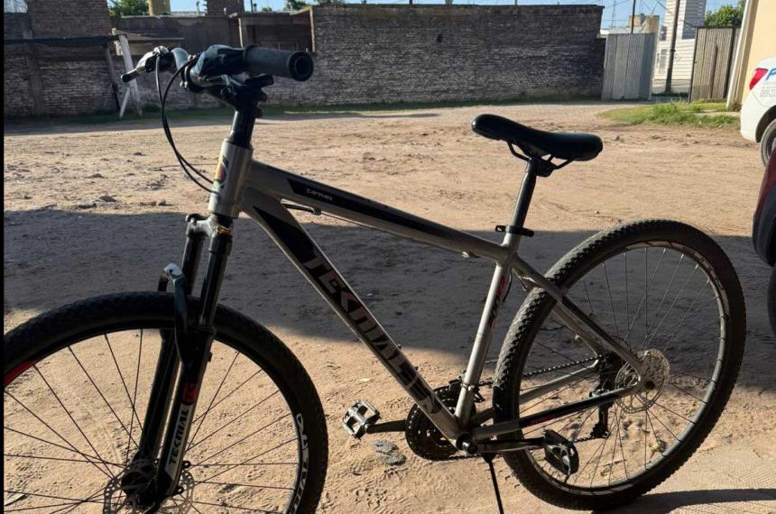 Detienen a un joven por hurto de una bicicleta tras una raacutepida persecucioacuten en Toay