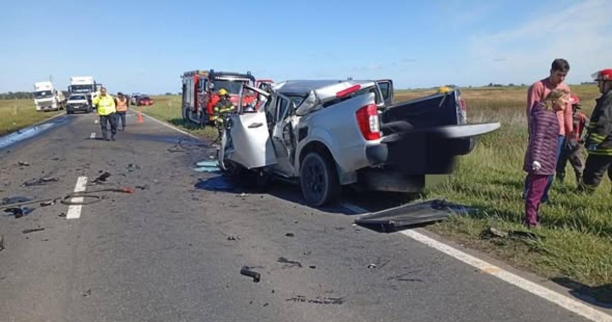 La camioneta Nissan que chocó un camión transportador de gas entre Paso y Franciso Madero