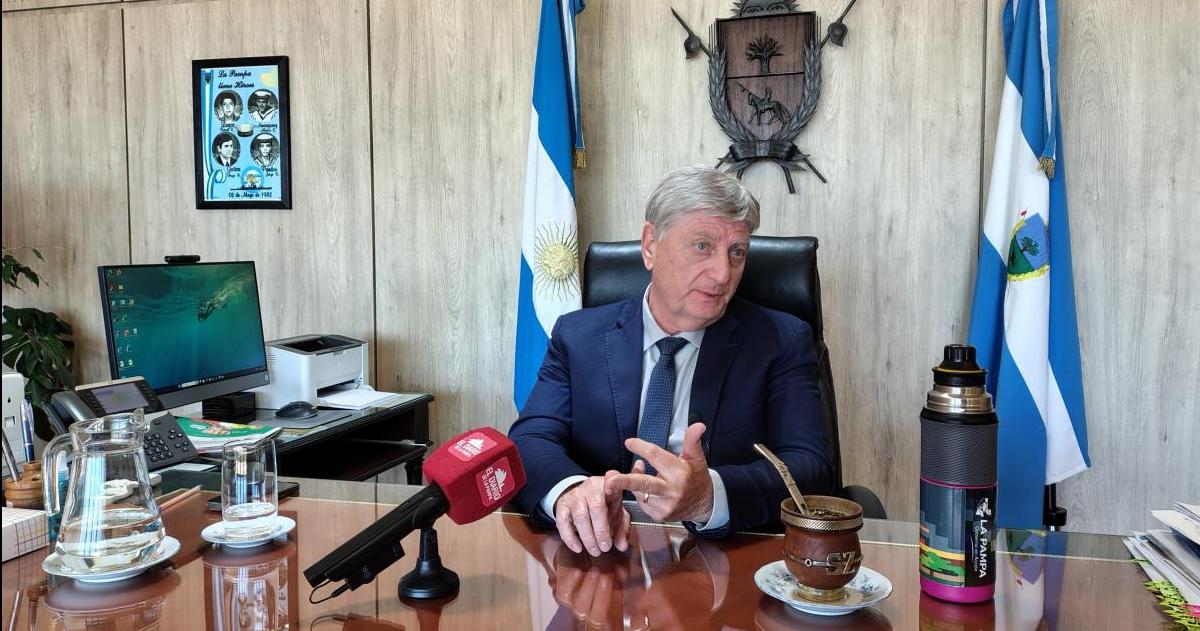 El gobernador Ziliotto durante una entrevista con El Diario