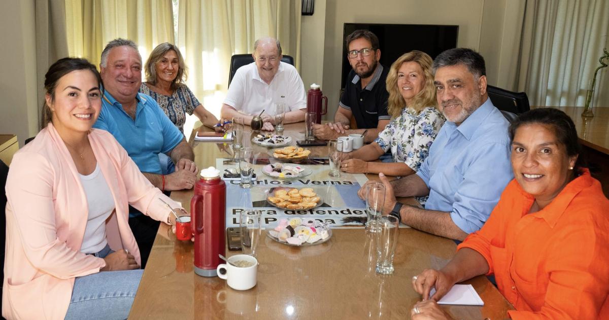La diputada Noelia Sosa en la mesa chica del vernismo