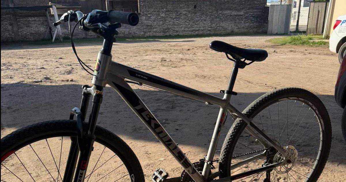 Detienen a un joven por hurto de una bicicleta tras una raacutepida persecucioacuten en Toay