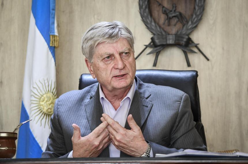 El gobernador Ziliotto durante una entrevista con El Diario