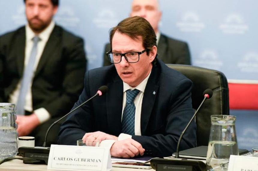 Economiacutea defendioacute el Presupuesto 2026 y confirmoacute que el ajuste continuaraacute