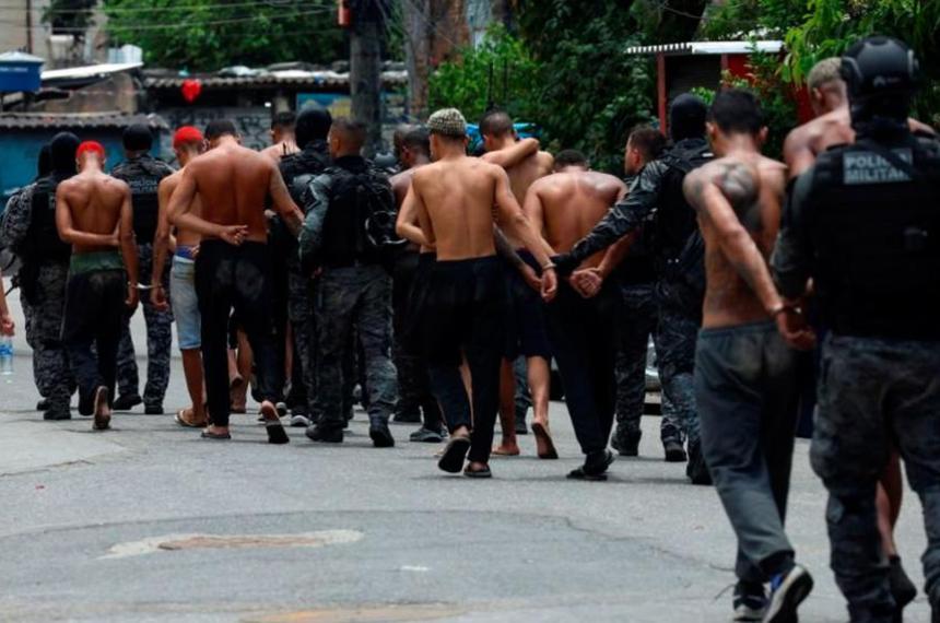El Muro del BOPE- la taacutectica con la que la policiacutea de Riacuteo acorraloacute al Comando Vermelho