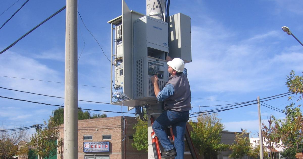 Telecom quiere extender sus redes pero el municipio de Pico reclama una millonaria deuda