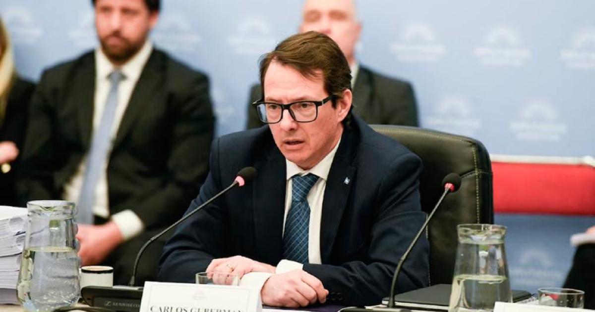 Economiacutea defendioacute el Presupuesto 2026 y confirmoacute que el ajuste continuaraacute