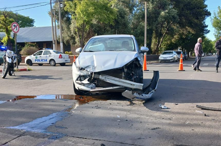 Un nuevo y violento siniestro vial tuvo lugar este jueves a la mañana en una de las esquinas ms concurridas del oeste de la ciudad