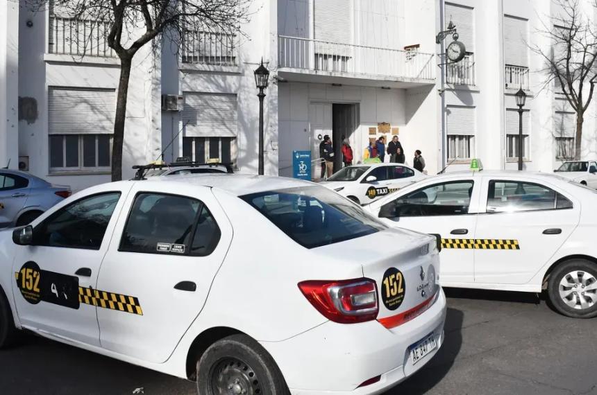 Un informe de los taxistas señala el crecimiento del servicio de Uber en Santa Rosa y el impacto en ese sector