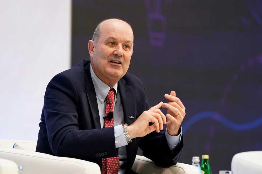 Federico Sturzenegger atribuyó a fake news la jornada de 13 horas