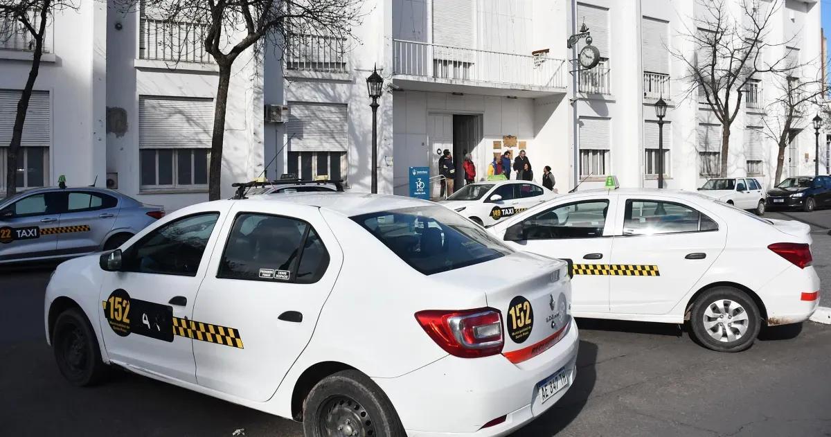 Un informe de los taxistas señala el crecimiento del servicio de Uber en Santa Rosa y el impacto en ese sector