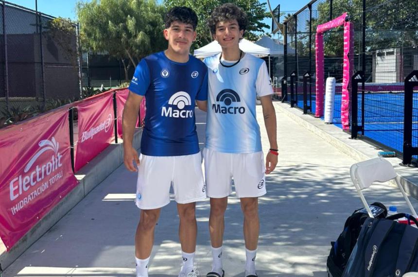 Facu y su compañero tras la victoria en el primer partido del torneo