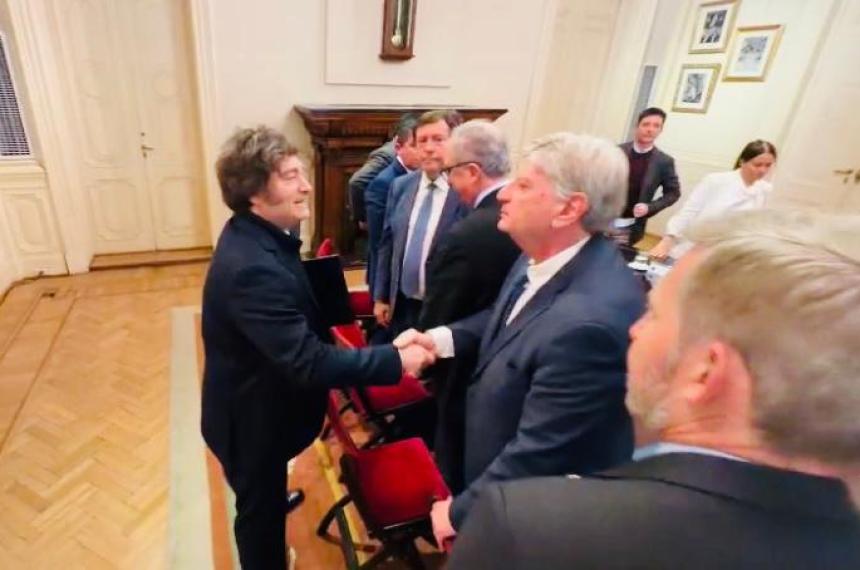 El presidente y el gobernador pampeano en el saludo protocolar