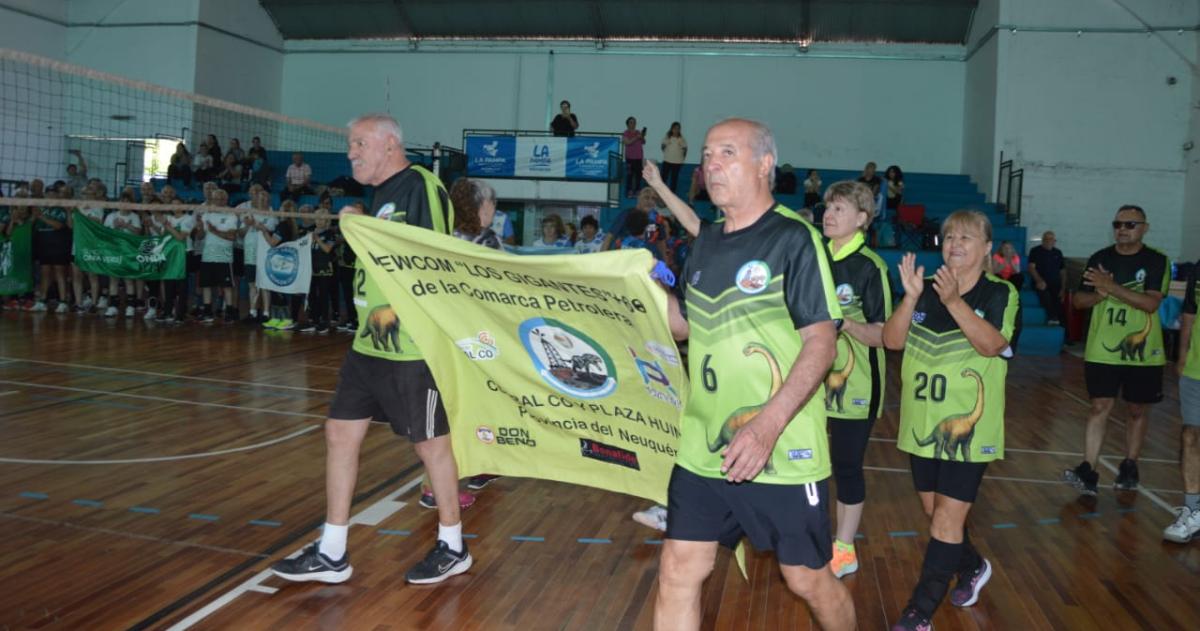 El campeonato se oficializó con el desfile de delegaciones en el Butaló