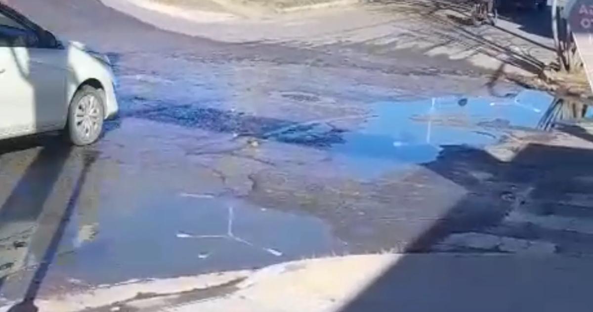 Uno de los debordes en luro y Pueyrredón Se reparan pero reaparecen otros