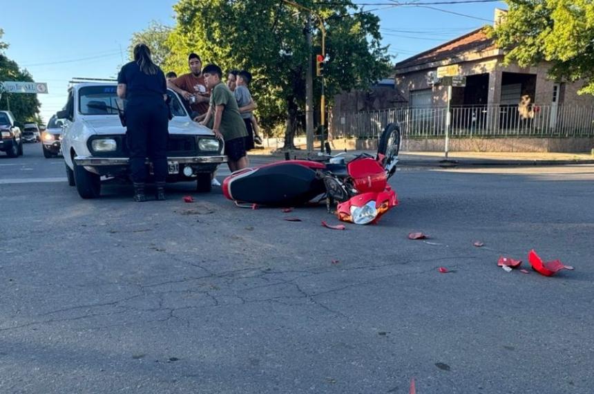Impactó contra un guardabarros de un Renault 12