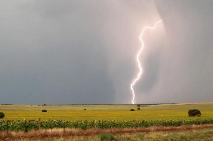  Se esperan lluvia viento y posible caída de granizo