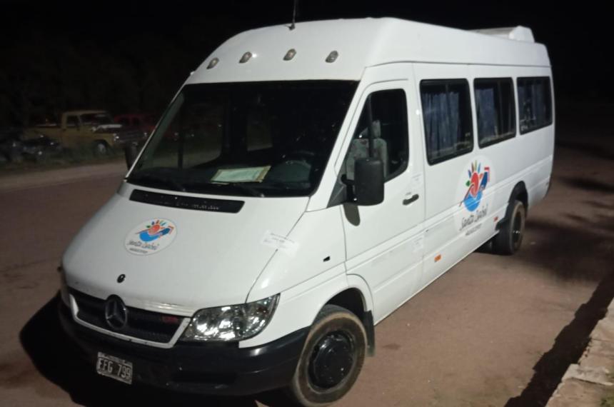 El minibus secuestrado por la Policía