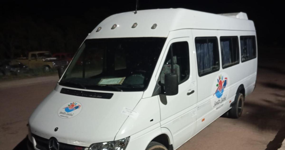 El minibus secuestrado por la Policía