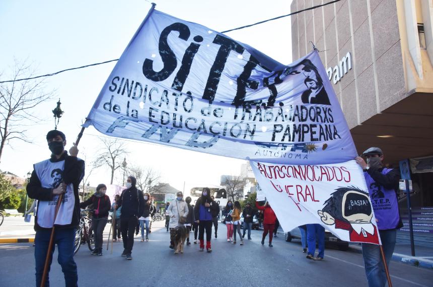 El gremio docente denunció ajustes de Provincia y Nación