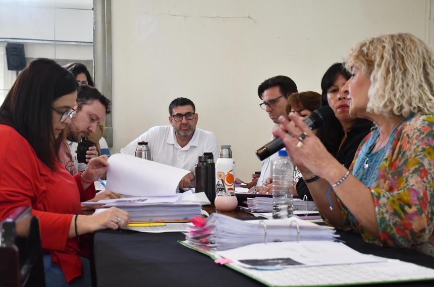 El Concejo archiva el desembarco de Clariacuten y la pelota vuelve a di Naacutepoli