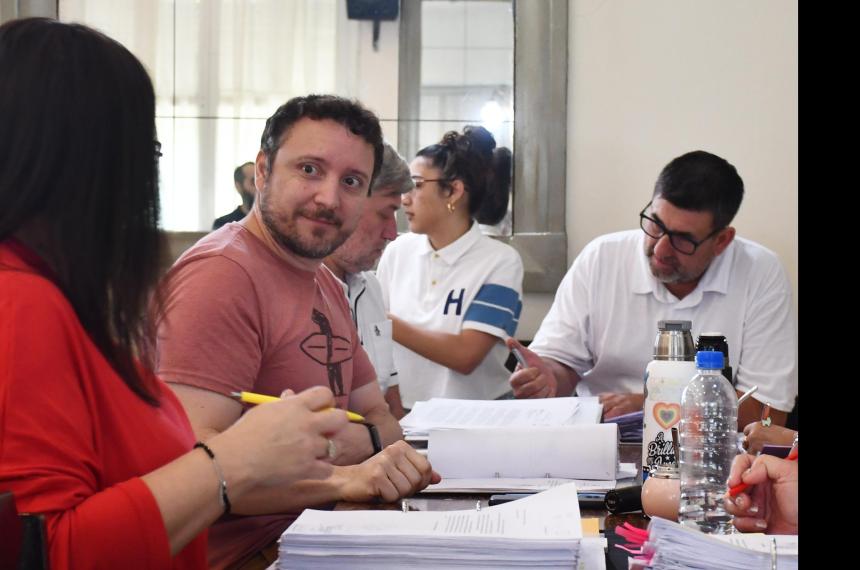 El intendente tiene las herramientas para accionar judicialmente contra el cableado ilegal de Clariacuten