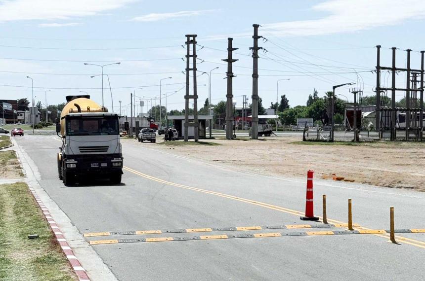 Santa Rosa finalizó las obras de pavimento y seguridad vial en el ingreso al Parque Industrial para agilizar el trnsito pesado