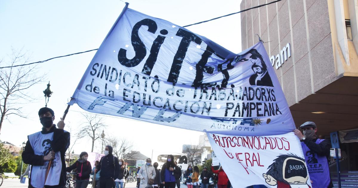 El gremio docente denunció ajustes de Provincia y Nación