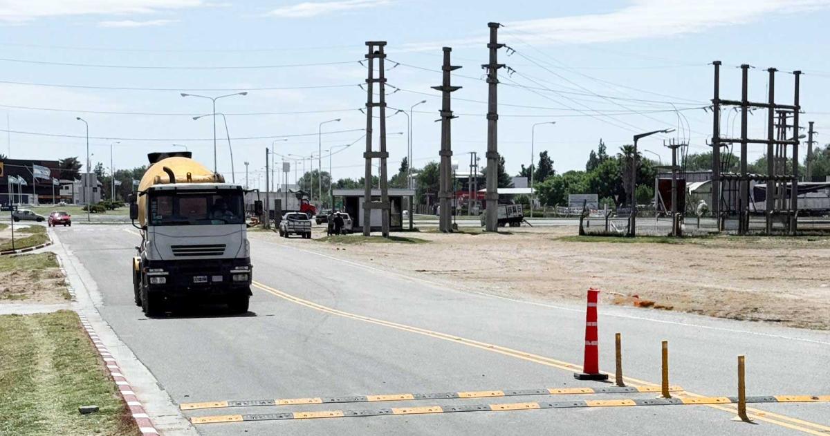 Santa Rosa finalizó las obras de pavimento y seguridad vial en el ingreso al Parque Industrial para agilizar el trnsito pesado