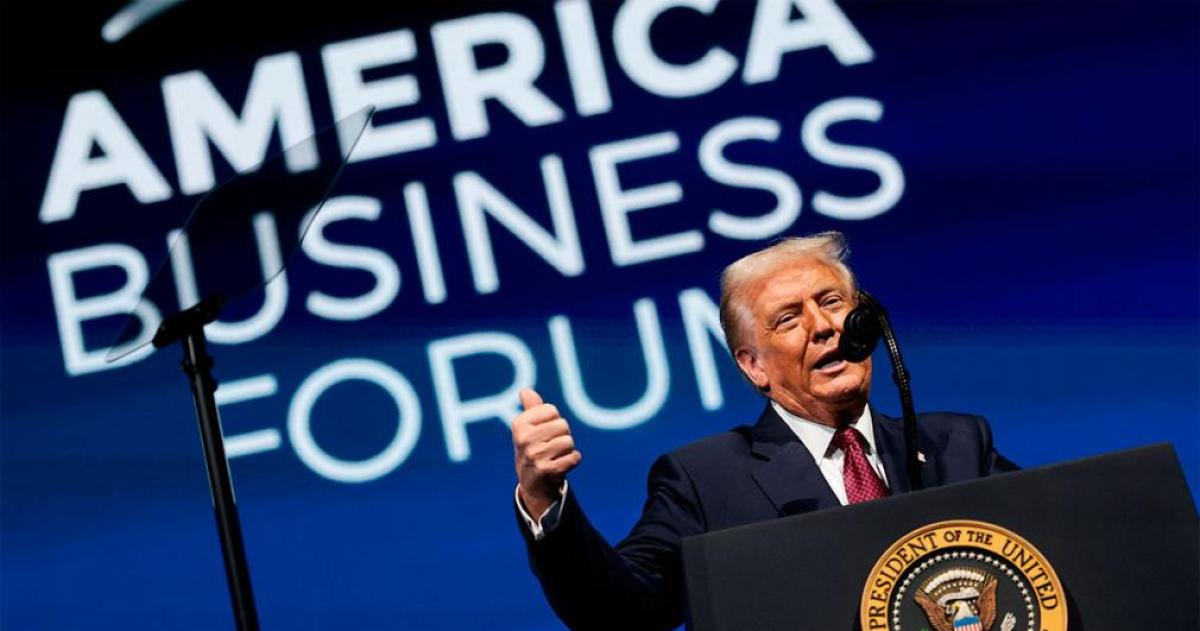 Trump celebroacute la edad dorada de la economiacutea estadounidense y lanzoacute un mensaje nacionalista en Miami