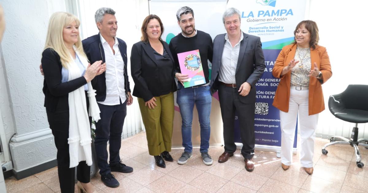 El ministro Alvarez y la intendenta Alonso encabezaron la entrega de créditos