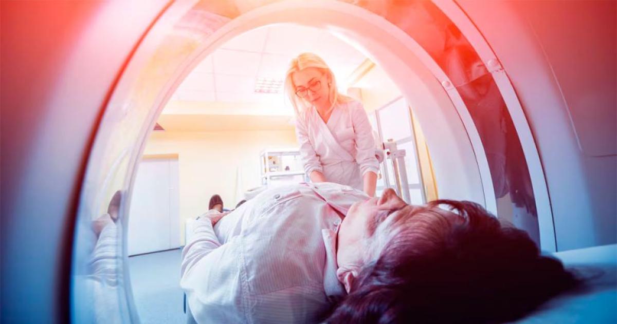 Una nueva tomografiacutea combina IA y detectores fotoacutenicos para diagnoacutesticos maacutes precisos y con menos radiacioacuten