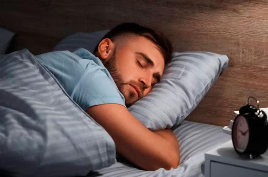 Dormir boca abajo puede dantildear la columna advierte un especialista