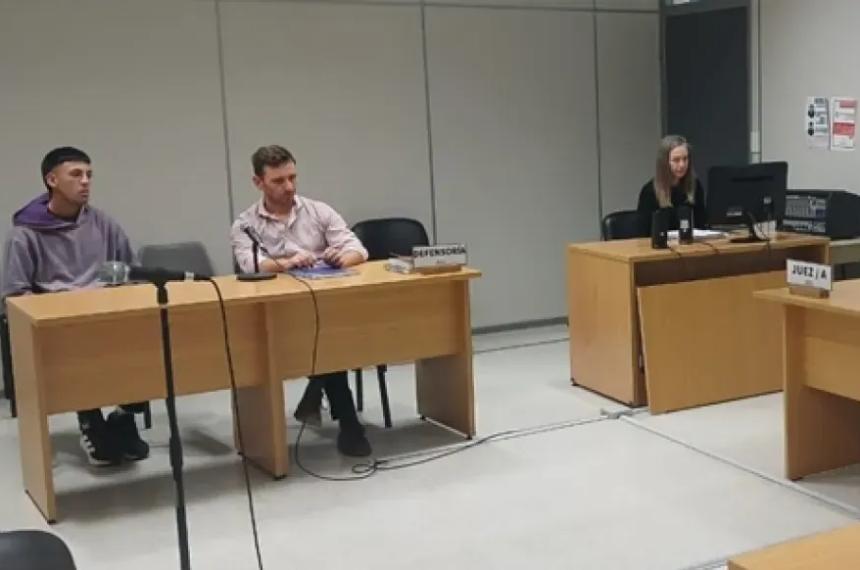 Rechazaron la libertad asistida para el futbolista condenado por agredir a un aacuterbitro