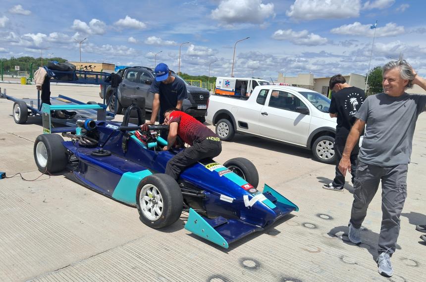 Marcos estuvo en el Autódromo de Toay junto a su hijo Luis en la prueba de un Fórmula