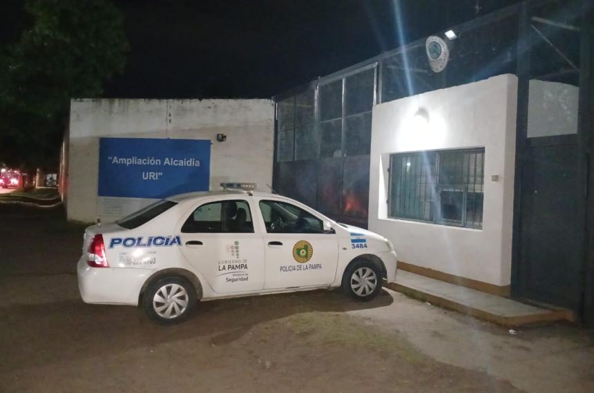 Incendio e intento de motiacuten en la Alcaidiacutea de Santa Rosa