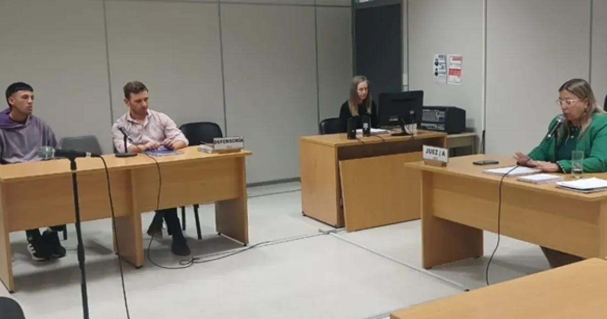 Rechazaron la libertad asistida para el futbolista condenado por agredir a un aacuterbitro