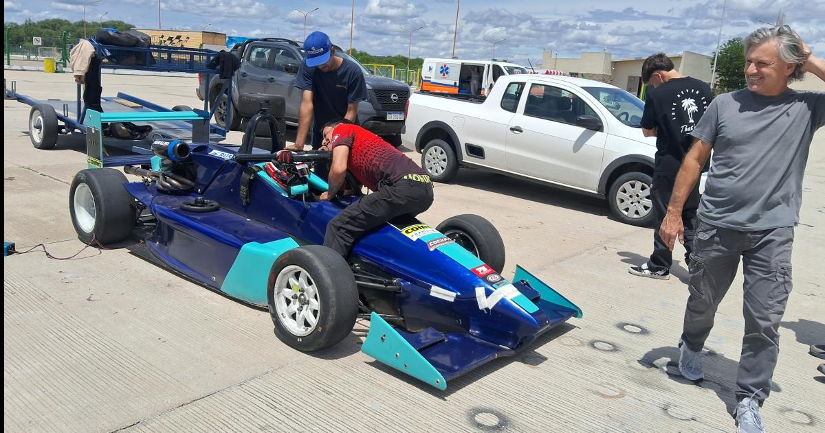 Marcos estuvo en el Autódromo de Toay junto a su hijo Luis en la prueba de un Fórmula