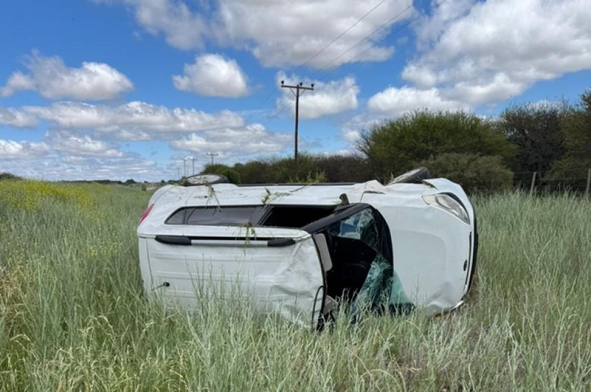El conductor del Kia resultó ileso tras el vuelco