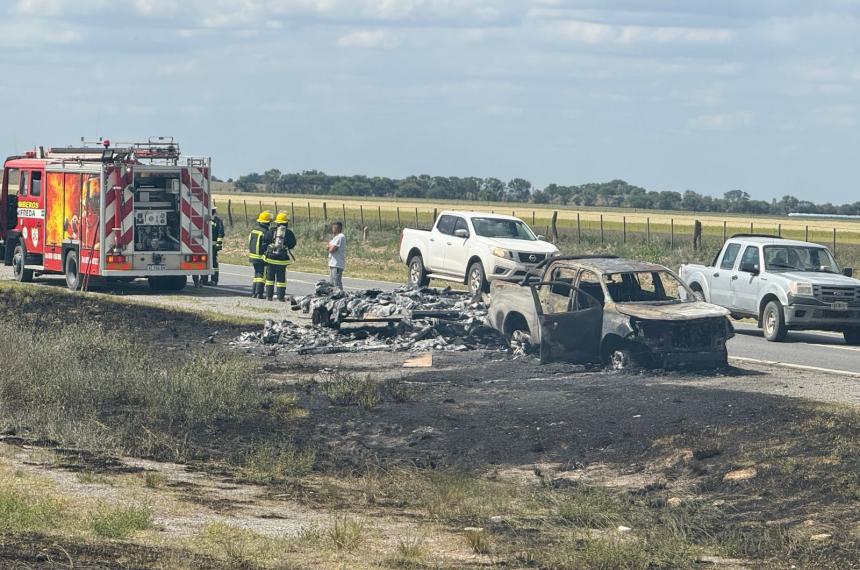 Peacuterdidas totales en la Ruta 35- camioneta carro y piletas consumidos por el fuego