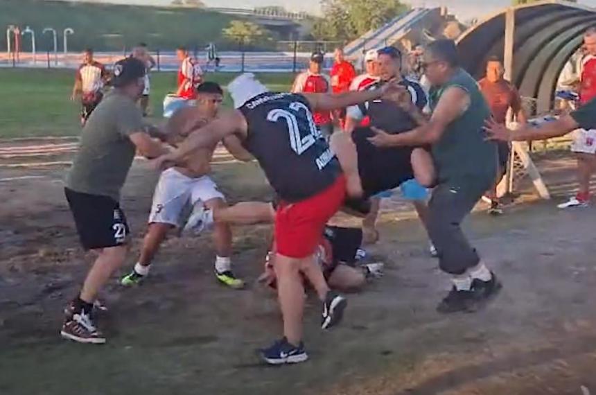 Una batalla campal desnuda la crisis interna en Camioneros