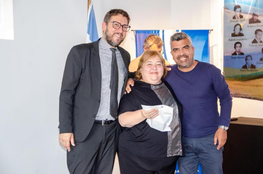 Homenaje a tres empleadas con 25 antildeos de servicio en la Legislatura