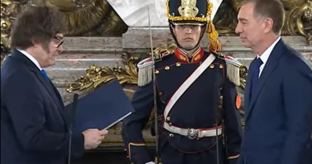 Miei le tomó juramento al nuevo ministro