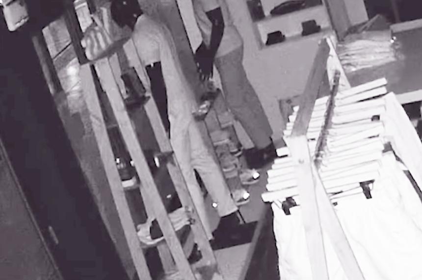 Vandalismo en Pico- Menores intentaron robar y causaron dantildeos en una galeriacutea comercial