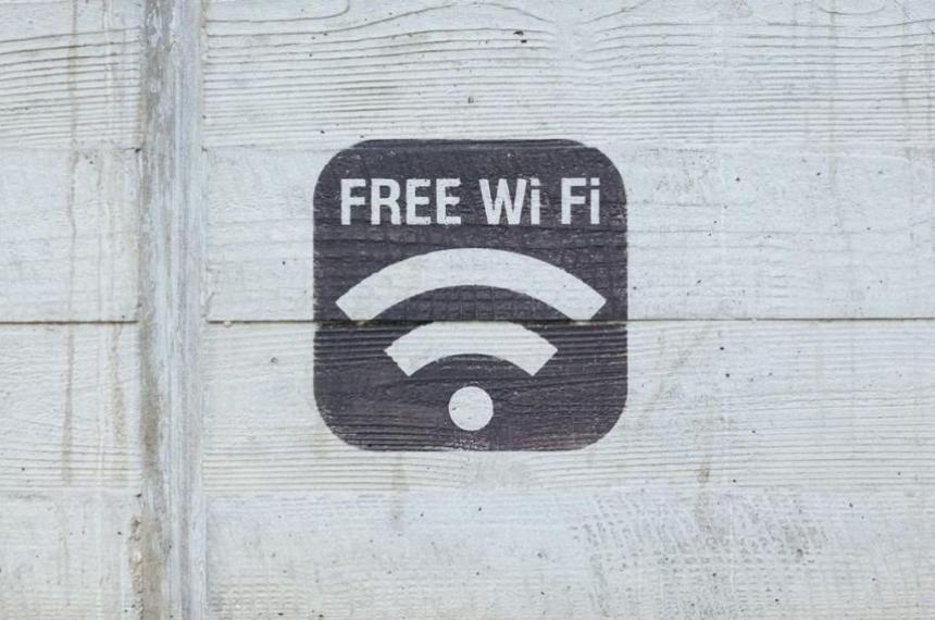 Google lanza una alerta global- conectarse a un Wi-Fi puacuteblico puede terminar en robo de datos