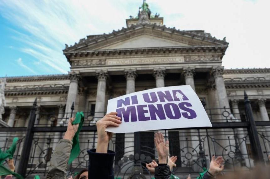 Una mujer es asesinada cada 29 horas en Argentina- un estudio revela la alarmante falta de conciencia en los varones