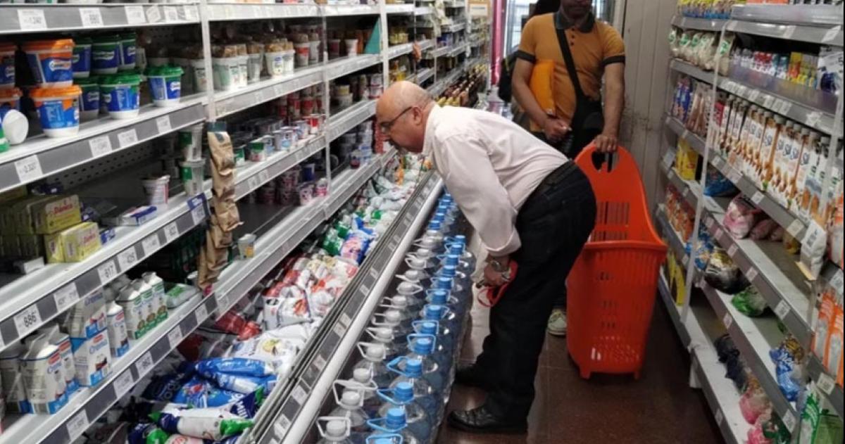  Alimentos y bebidas no alcohólicas (23-en-porciento-) fue el rubro de mayor impacto
