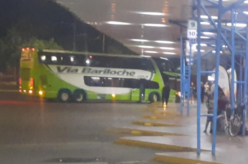 La CNRT paralizoacute un colectivo de Viacutea Bariloche y desafectoacute a conductor por exceso de velocidad