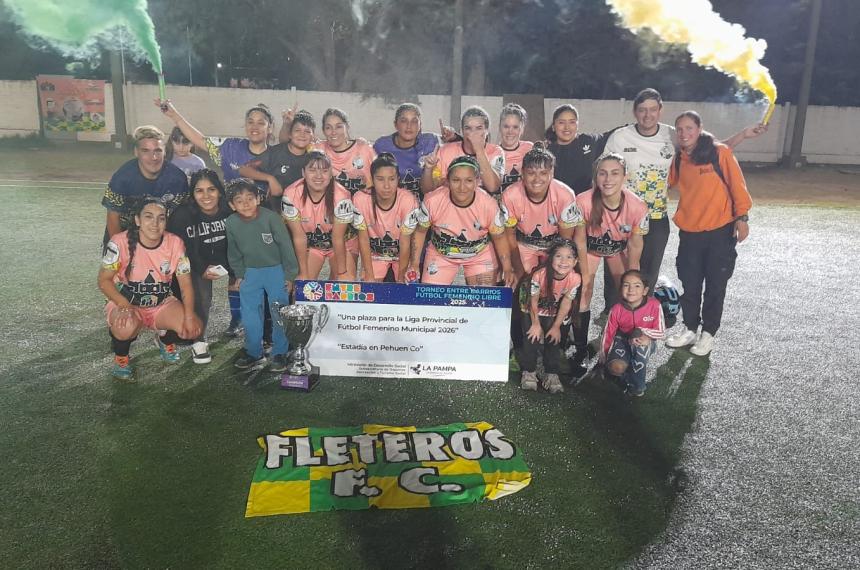 El equipo campeón del torneo femenino en el Polideportivo Butaló