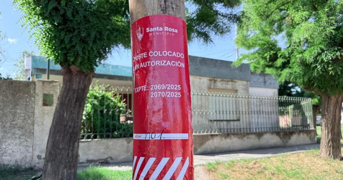 Uno de los postes señalizados por el municipio