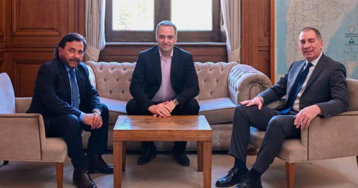 Santilli pisa el acelerador- busca a los gobernadores para blindar el Presupuesto 2026 y las reformas de Milei